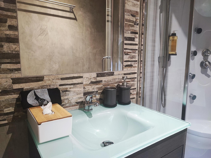 Bathroom 4, Ruby Charm Houses 12 116354/AL, Porto