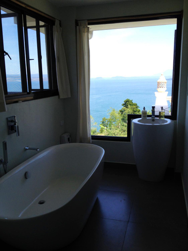 Bathroom, Ataalaya Farmhouse, Alitagtag