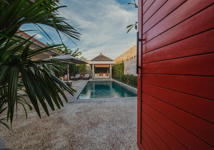 Villa Bloom 5 close to the beach private pool 3 bedrooms 3 bathrooms, Badung