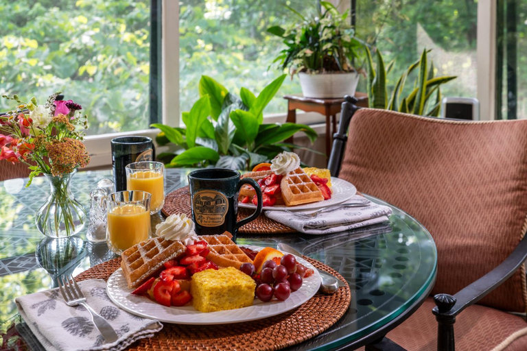 Food & Drinks 2, Pinecrest Bed & Breakfast, Buncombe