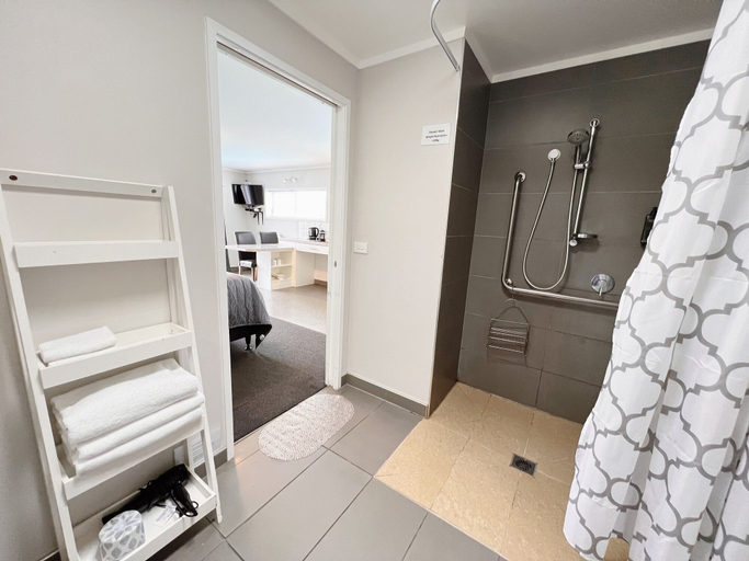 Bathroom 3, Continental Motel, Whangarei