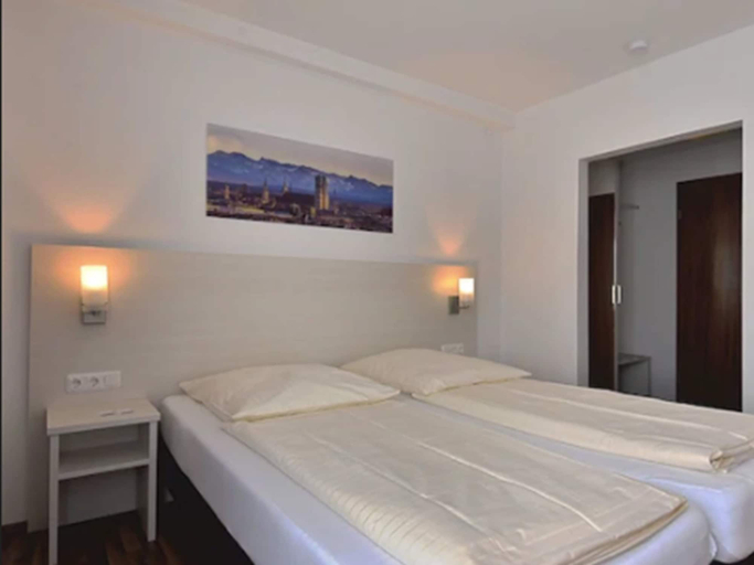 Bedroom 3, Hotel Olympia, München