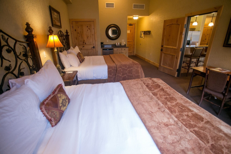 Room 2, Large Condo, Steps Away from Canyons Village by RedAwning, Summit