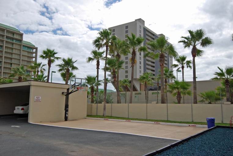 Exterior 3, Summit Condo Unit #202 3 Bedroom Condo by RedAwning, Cameron