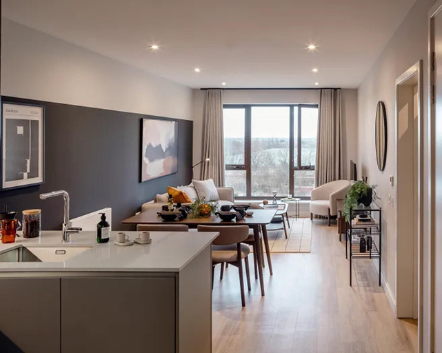 Others 5, Luxurious 2bed Apartment in Greenford Quays, London
