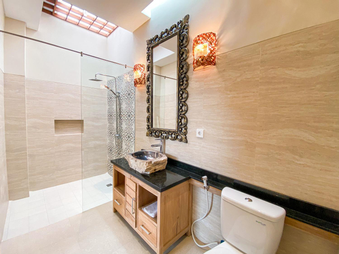 Bathroom 7