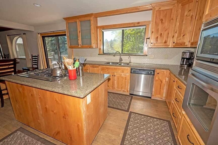 Private kitchen 2, 596 Danube Drive 3 Bedroom Home by RedAwning, El Dorado