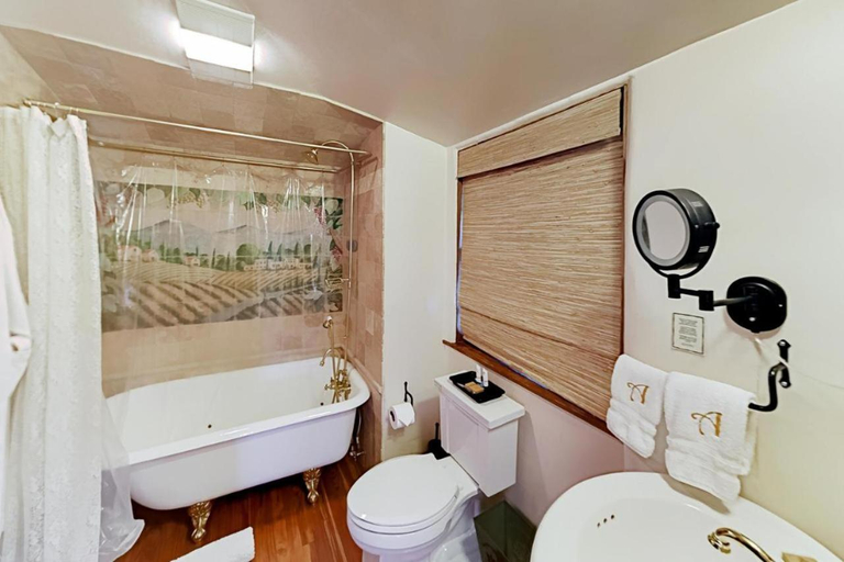 Bathroom 4, Antigua Inn, Santa Fe