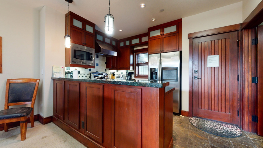 Private kitchen 5, Juniper Crest 6 3 Bedroom Townhouse by RedAwning, Mono