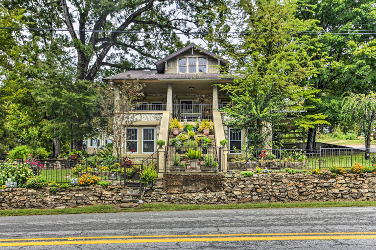 Exterior & Views 1, Historic 'hardy House' on Main Street w/ Fire Pit!, Sharp