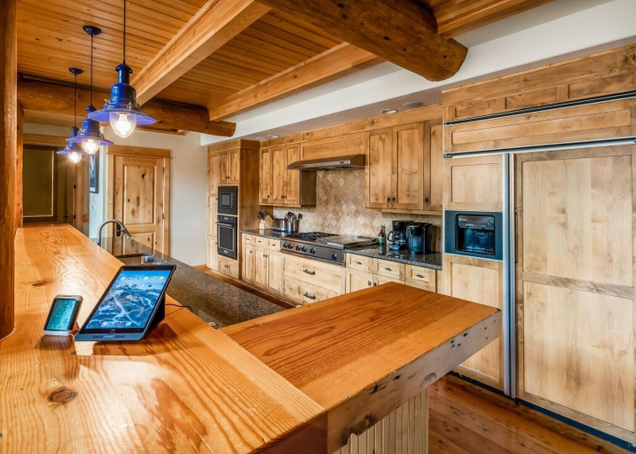 Private kitchen 2, Penthouse 3 3 Bedroom Lodge by Moonlight Basin Lodging, Madison