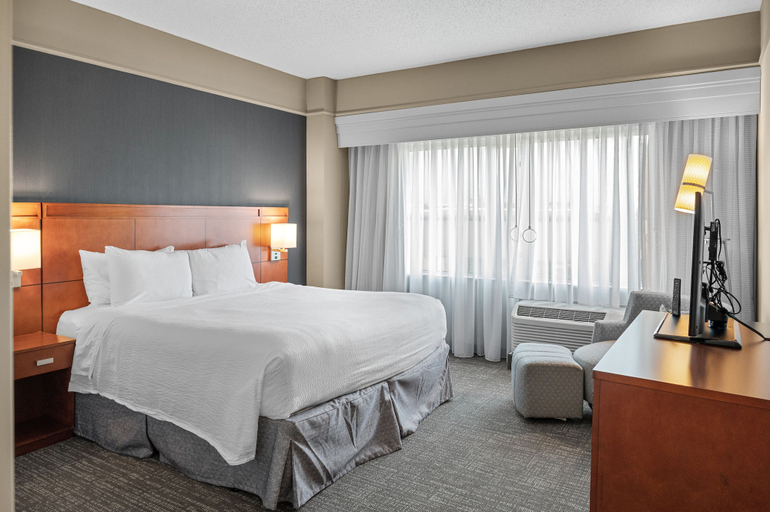 Bedroom 3, Courtyard by Marriott Greenville Downtown, Greenville