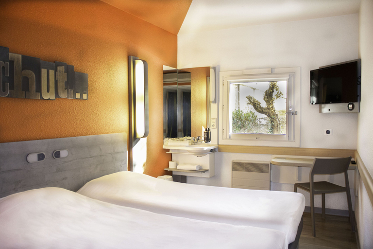 Bedroom 4, ibis budget Fréjus Saint Raphael Capitou A8, Var