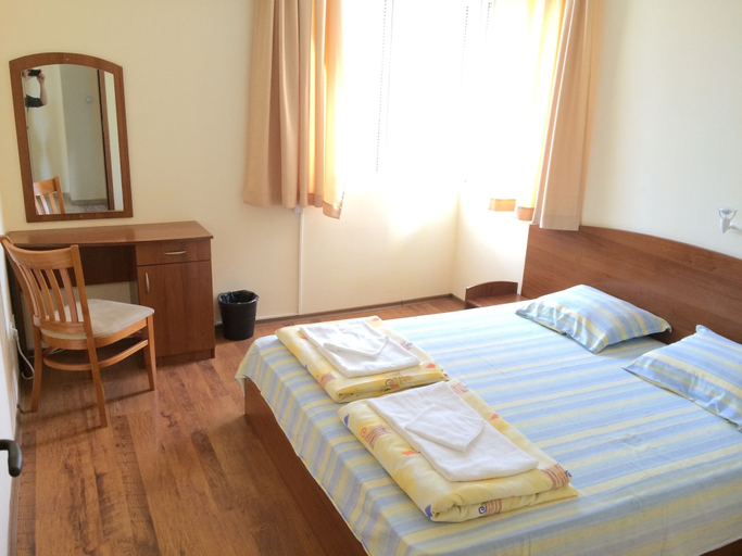 Bedroom 3, Family hotel Neptun Lozenets, Tsarevo