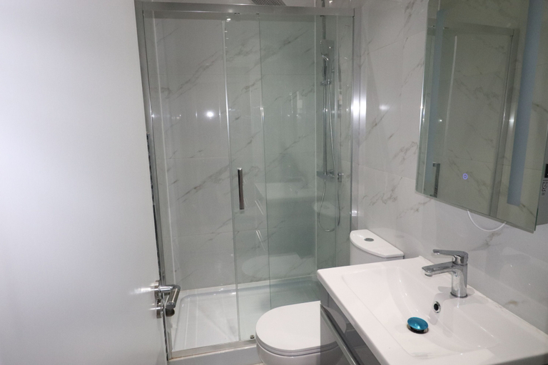 Bathroom 3, Impeccable 1-bed Apartment in Dartford, Kent