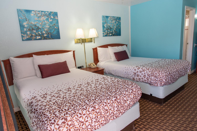 Others 5, Esquire Inn, Elko