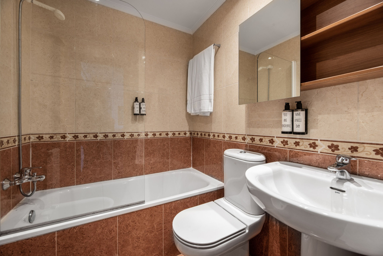 Bathroom 3, Apartamentos El Cid, Burgos
