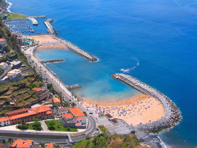Room 2, White Rabbit I by Madeira Sun Travel, Calheta