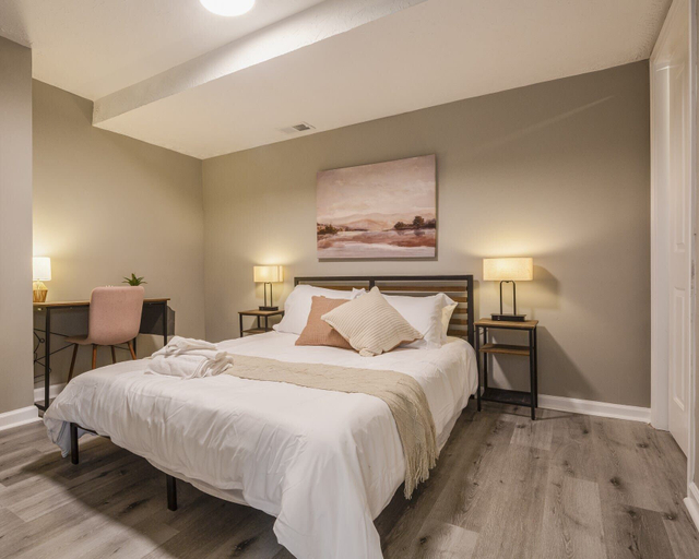 Room 4, Newly renovated 4BR CozySuites, Jefferson