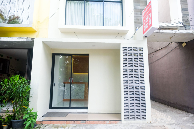 Exterior & Views 2, RedDoorz near Ambarrukmo Area, Sleman