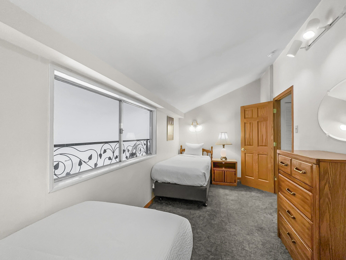 Bedroom 2, Cj404 Copper Junction 3 Bedroom Condo by RedAwning, Summit
