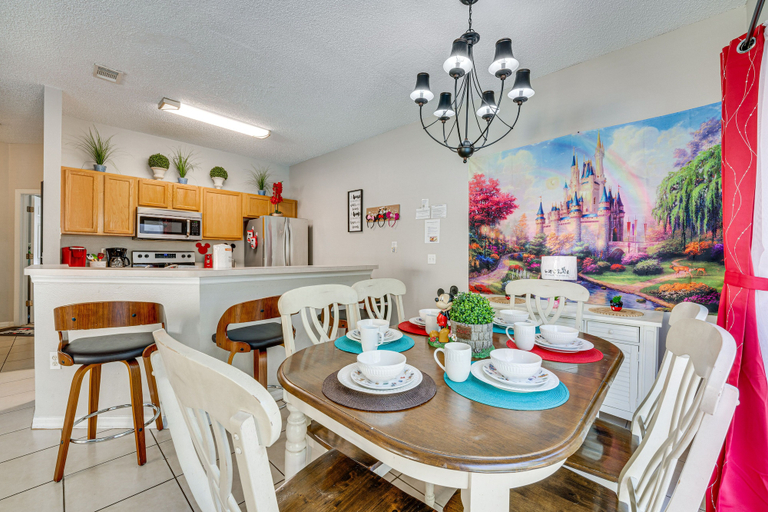 Food & Drinks, 8 Mi to Disney: Villa w/ Screened Pool & Lanai, Osceola