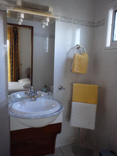 Bathroom 3, Hotel Residence Le Phoenix, Saint-Pierre