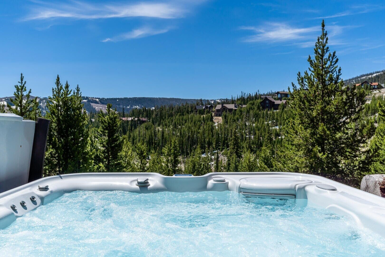 Outdoor spa tub 2, Saddle Ridge V2 3 Bedroom Condo by Moonlight Basin Lodging, Madison