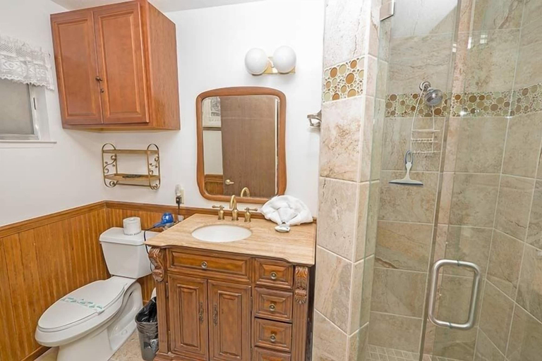 Bathroom 3, 948 Merced Avenue 3 Bedroom Home by RedAwning, El Dorado