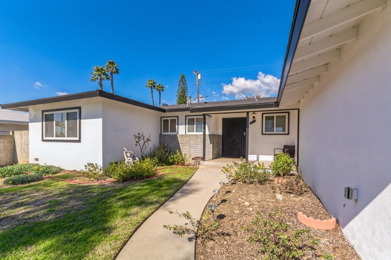 Exterior 5, Modern Relaxing Retreat With Private Pool 4 Bedroom Home by RedAwning, Los Angeles