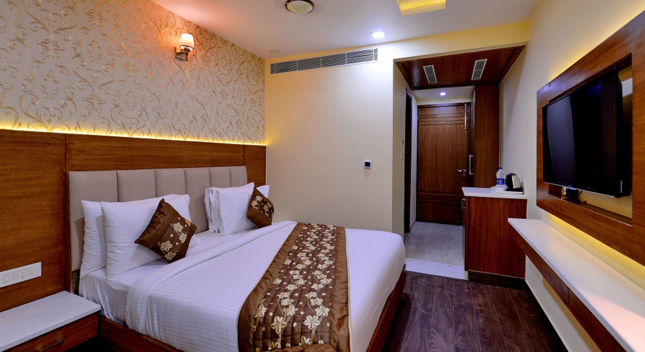 Bedroom 2, Grand Hridey 1 minute from Railway Station - Amritsar, Amritsar