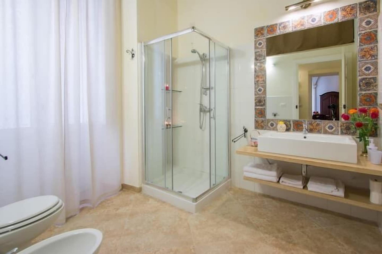 Bathroom 2, Palazzo Sanseverino, Lecce