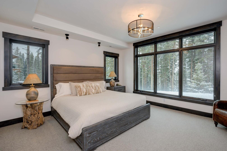 Room 2, 6 Jakes Lane 5 Bedroom Home by Moonlight Basin Lodging, Madison