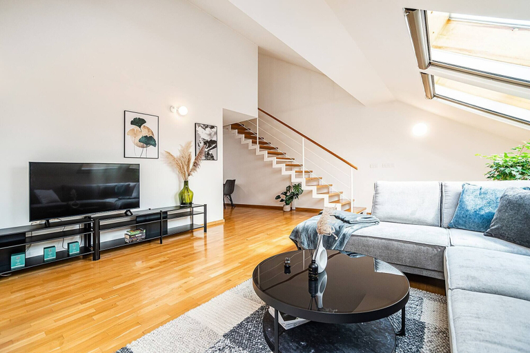 Others 5, Lavish And Chic Duplex Apartment for Families and Couples, Praha 5