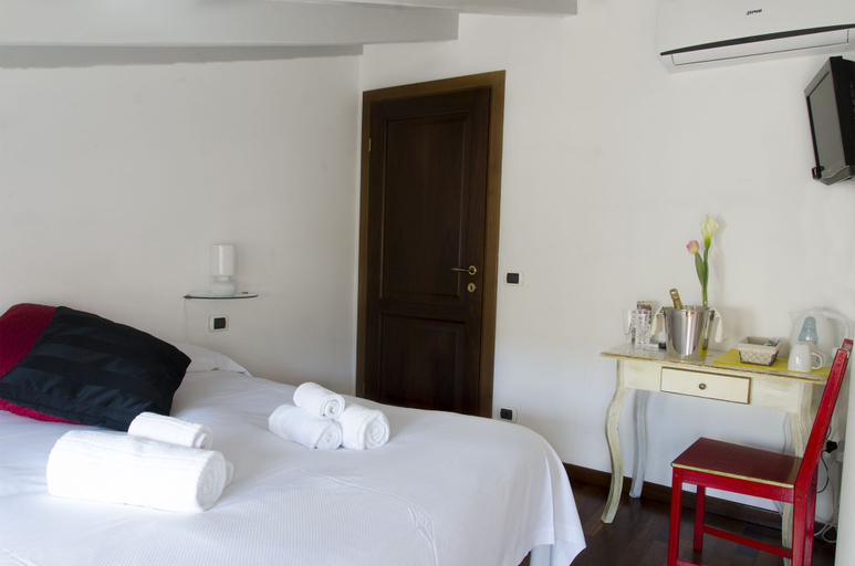 Others 3, Borgo Pio 91, Roma