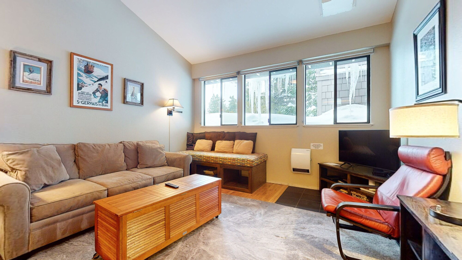 Living area 4, Summit 258 Pet-Friendly, Comfortable, Great Complex Amenities by RedAwning, Mono