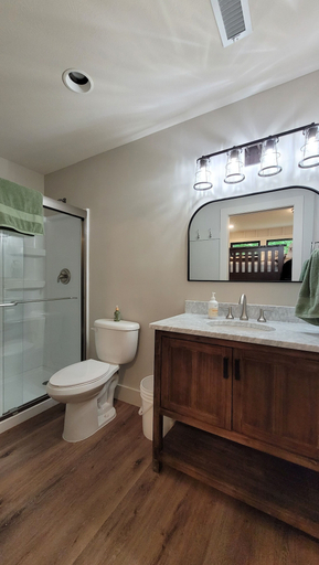Bathroom, Valley Overlook, Summit