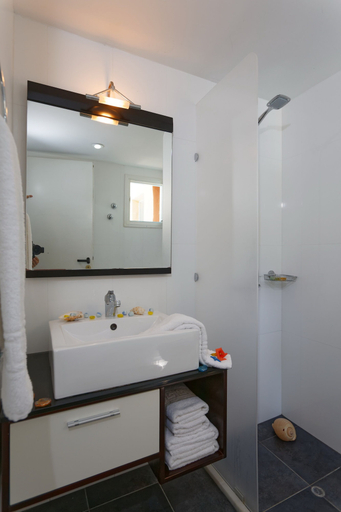 Bathroom 4, Piskopiano Village, Crete