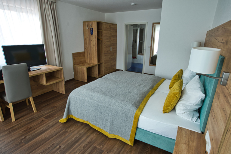 Bedroom 4, Landgasthof Altes Kurhaus, Bamberg