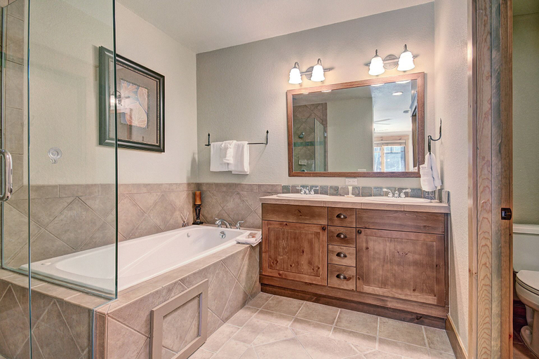 Bathroom 4, Settlers Creek, Summit