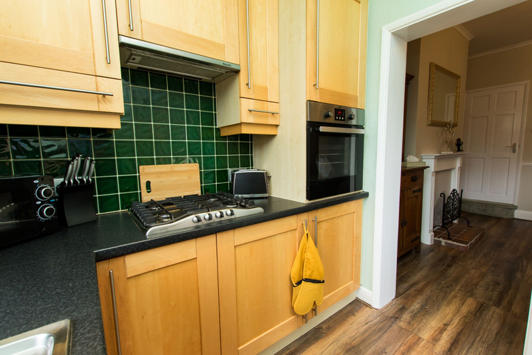 Others 5, Captivating 2-bed House in Chesterfield, Derbyshire