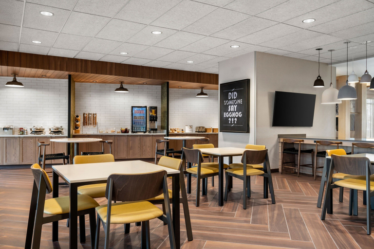 Food & Drinks 5, Fairfield Inn & Suites by Marriott Cape Girardeau, Cape Girardeau