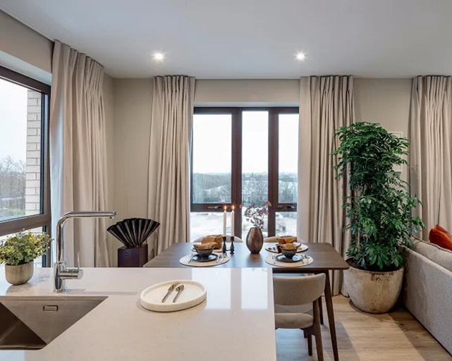 Others 4, Luxurious 2bed Apartment in Greenford Quays, London