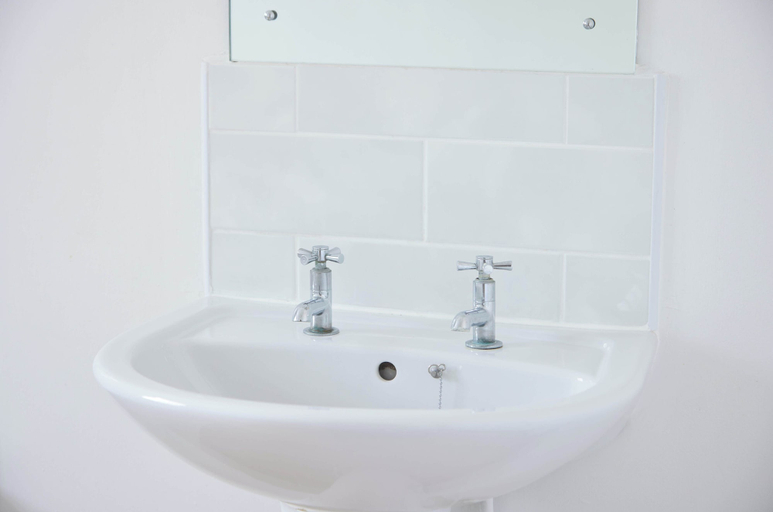 Bathroom 4, Cock Hotel Stony Stratford by Greene King Inns, Milton Keynes