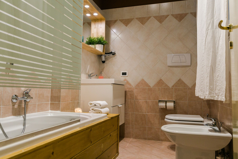 Bathroom 2, Rialto 13, Treviso