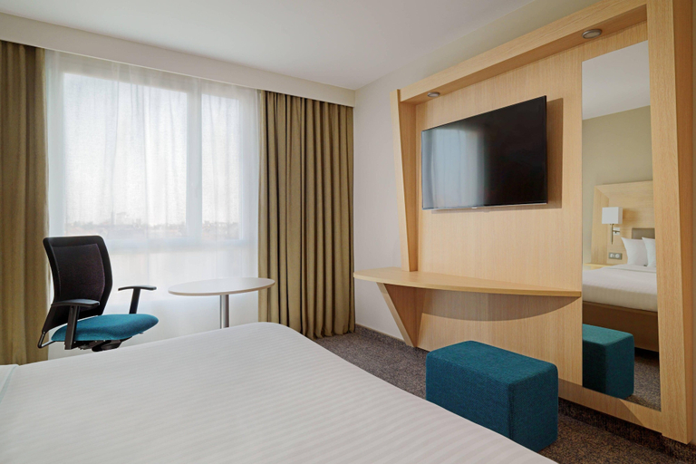 Bedroom 2, Courtyard by Marriott Paris La Defense West - Colombes, Hauts-de-Seine