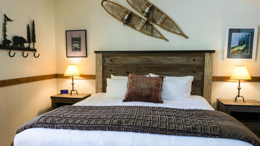 Room 5, Ski Trails 4042, Placer