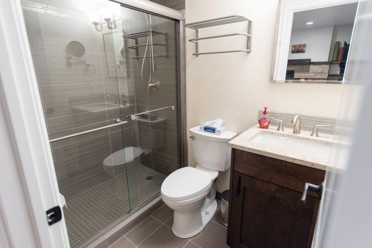 Bathroom 4, Prime Location EdelWeiss Luxury Condo by RedAwning, Summit