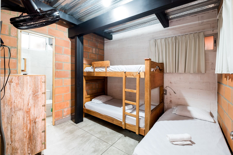 Bedroom 4, Backpacker Hostel, Medellín