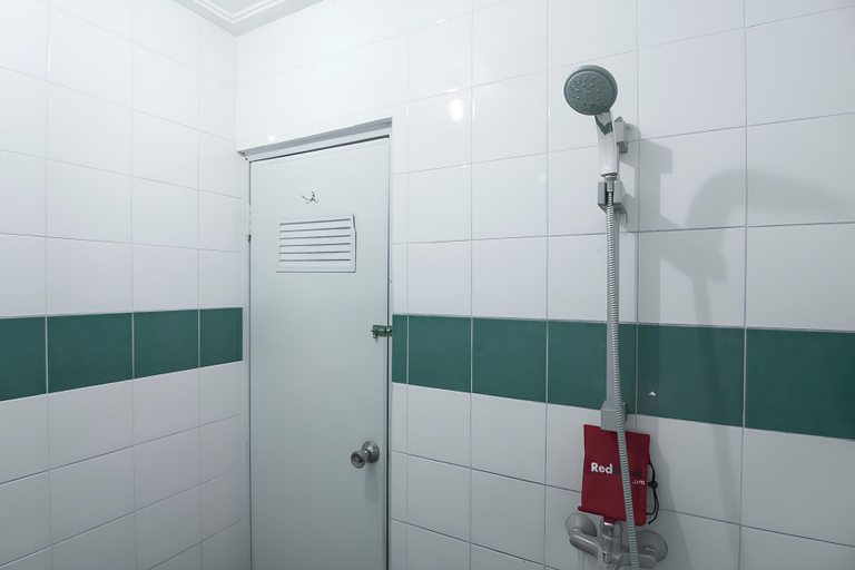 Bathroom 3, RedDoorz @ Buah Batu 3, Bandung